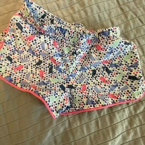 Vineyard Vines shorts! 🐳